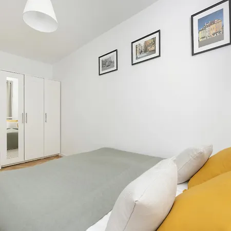 Cozy In Downtown By Renters 바르샤바